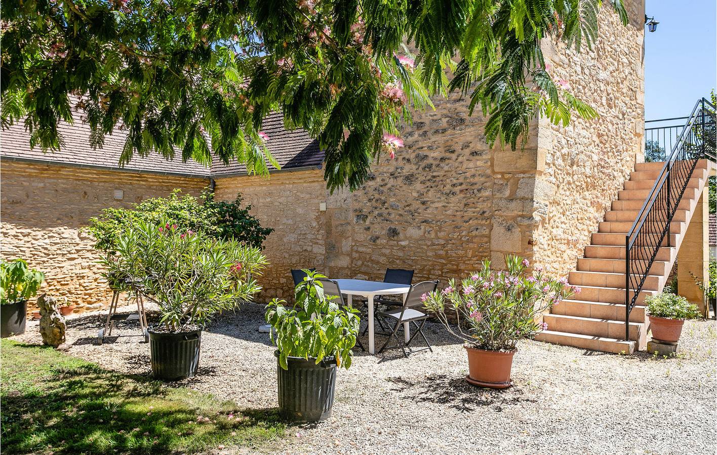 Ganze Ferienwohnung, Poolside Apartment 2km von Saint-Crépin-et-Carlucet in Saint-Crépin-et-Carlucet, Périgord Noir