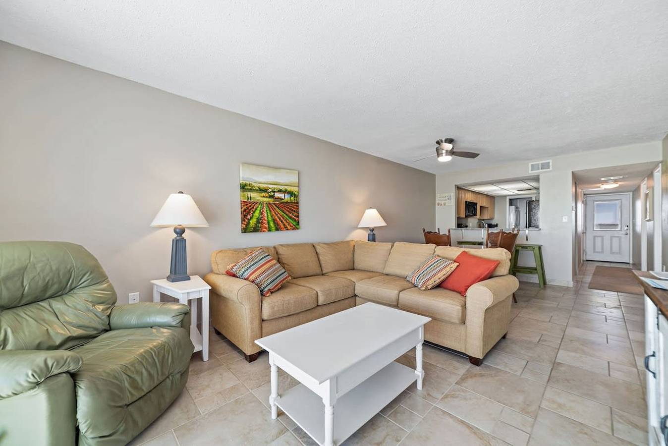 Entire apartment, Edgewater 82- floor to ceiling glass doors 2 bedrooms low density complex in Gulf Shores, Mobile Bay