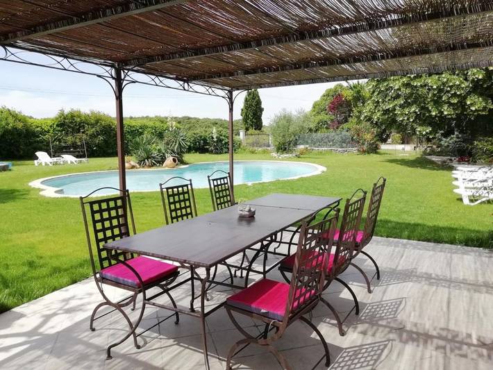 Location de vacances pour 2 personnes, avec terrasse ainsi que jardin et piscine à La Baume-de-Transit - 4