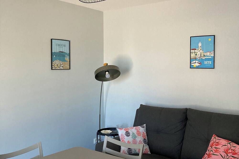 Petit logement de plain-pied accessible Pmr, 2* in Caylus, Tarn-et-Garonne