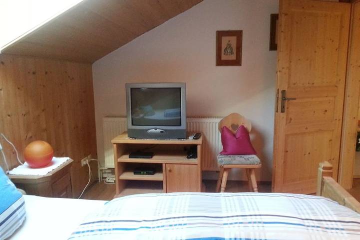 Ganze Wohnung, Gemütliche Ferienwohnung, mit Königscard zentral gelegen in den Ammergauer Alpen in Bad Bayersoien, Romantische Straße