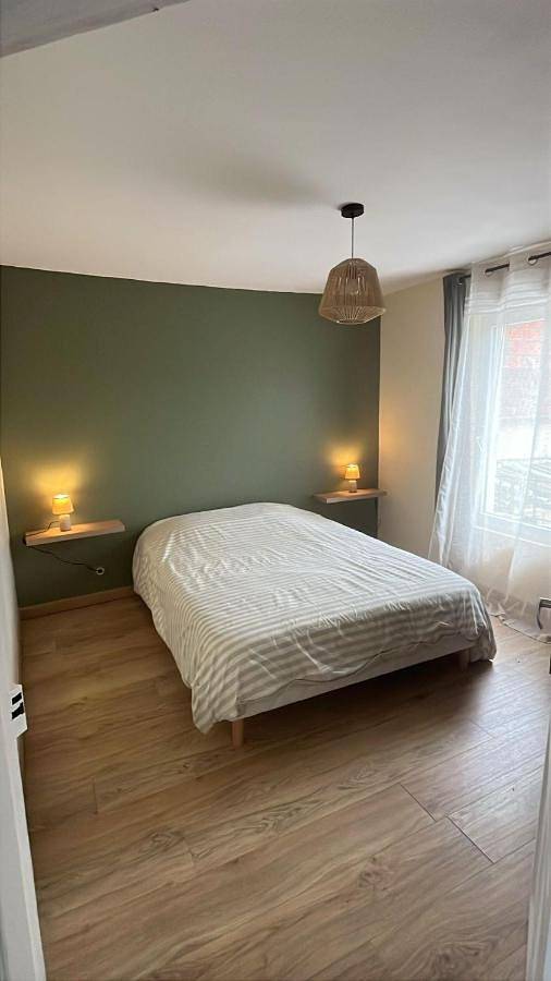 Two-Bedroom House in Saint-Céré, Lot