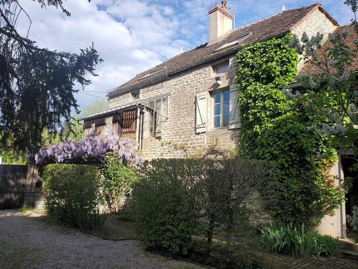 Location de vacances pour 8 personnes, avec Terrasse et Jardin dans Villeneuve-sous-Charigny