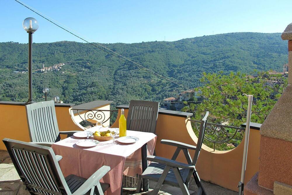 Ganze Wohnung, Gemütliche Wohnung für 5 Gäste mit  W-Lan, Tv, Terrasse und Panoramablick in Pietrabruna, Riviera di Ponente