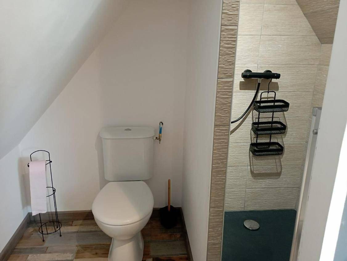 Gîte avec son bain nordique privatif au feu de bois in Pleubian, Rosa Granitküste