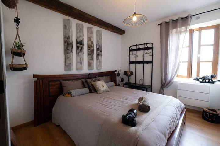 Gîte pour 10 personnes, avec terrasse ainsi que jardin et jacuzzi à Teillet - 4