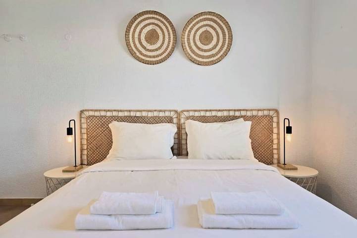 Ganze Wohnung, Casa na Ria: 7 Betten, am Strand der Insel Faro in Ilha de Faro, Montenegro (Faro)