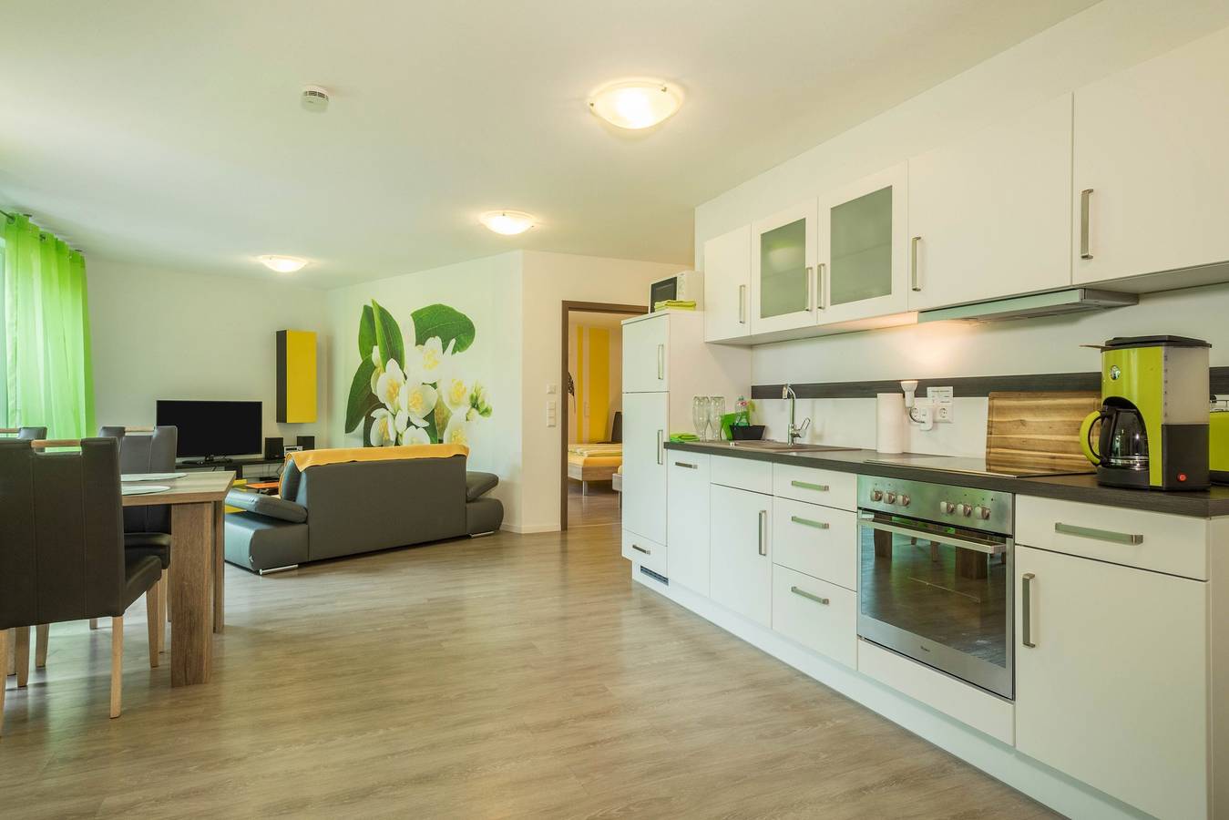 Ganze Wohnung, Apartment 'Jasmin' mit großer Terrasse und Blick in den schön angelegten Blumengarten in Sipplingen, Region Bodensee-Oberschwaben