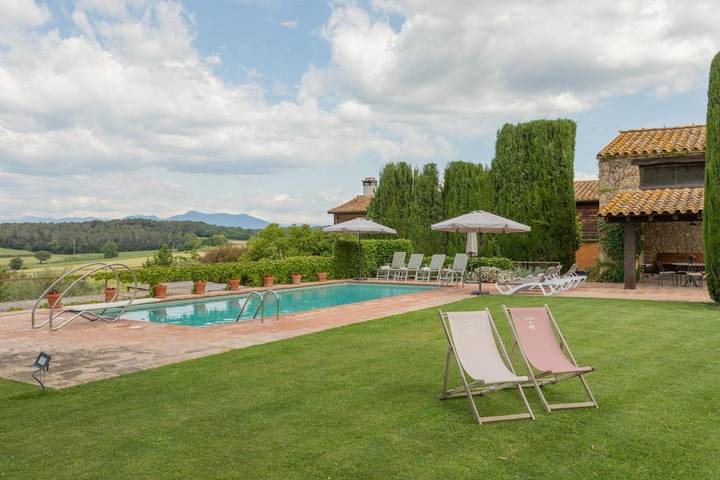 Chalet para 10 personas, con piscina además de jardín y vistas, Se admiten mascotas en Pla de l'Estany - 4