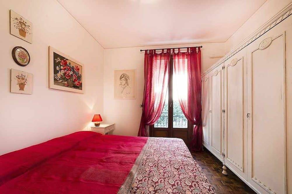 Ganze Wohnung, Casa Carla-mit Garten, neben Zentrum und See in Garda, Gardasee-Berge