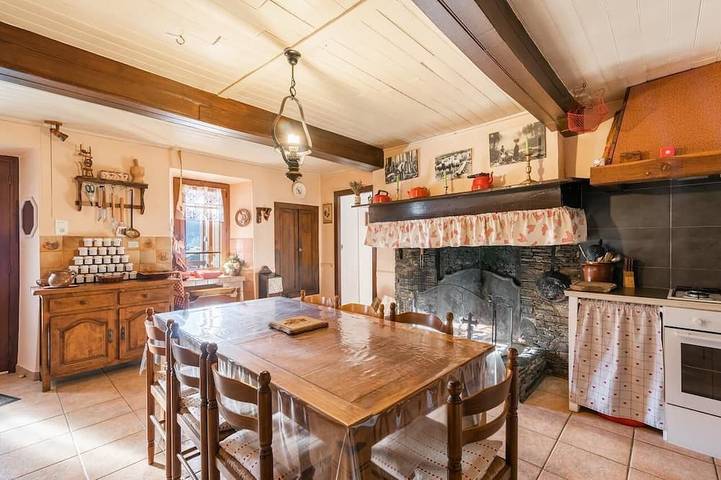 Gîte pour 9 personnes, avec jardin, animaux acceptés à Thèbe