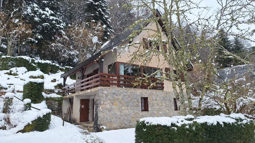 Casa rural para 11 personas, con balcón además de vistas y jardín - 1