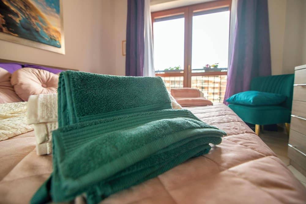 Ganze Wohnung, Delightful apartment with large terrace near Leonardo Da Vinci Fco Airport in Fiumicino, Rom Provinz