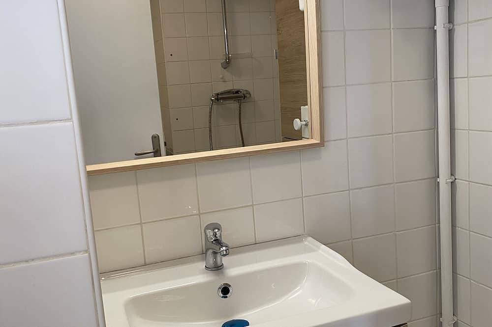 Appartement entier, Appartement 2 Pièces à 380 Mètres de la Plage et des Commerces in Saint-Marc-sur-Mer, Saint-Nazaire