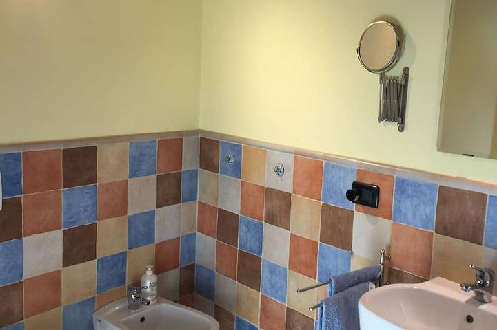 Giacomina - Antico fienile in pietra, villaggio di montagna, vista spettacolare, piscina in Grizzana Morandi, Provincia di Bologna