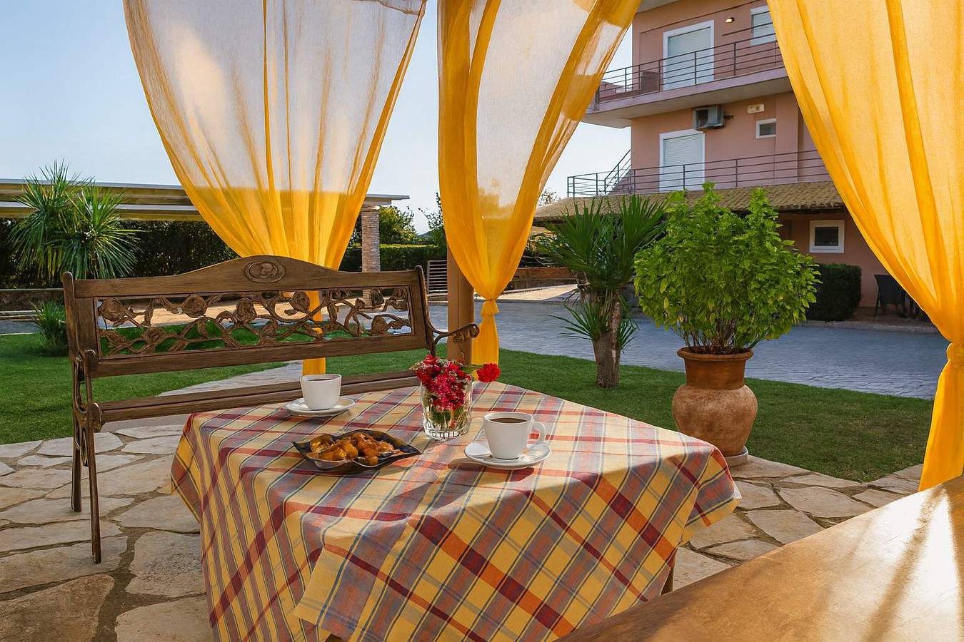 Ganze Wohnung, Cozy flat in an olive grove 1.5km to a sandy beach in Messenien