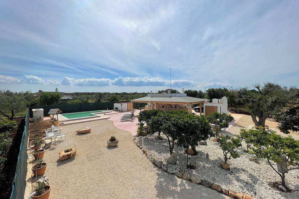 Trullo restaurato con piscina , a 10 minuti dal mare in San Vito dei Normanni, Salento