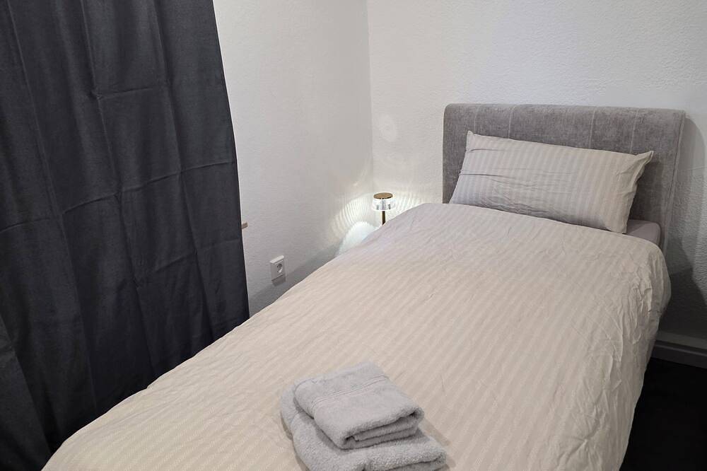 Ganze Wohnung, Komfortabel Unterkunft ideal Monteure & Gäste in Löhne Nähe Autobahn in Löhne, Wiehengebirge