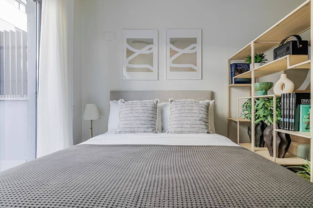 Entire apartment, Blueground | San Sebastián de los Reyes, pool, nr Plaza de la Constitución in San Sebastián de los Reyes, Madrid Province