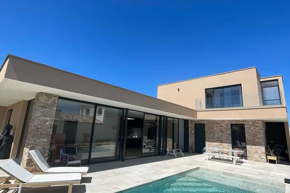 Magnificent contemporary & design villa in Saussan, Côte d'Améthyste