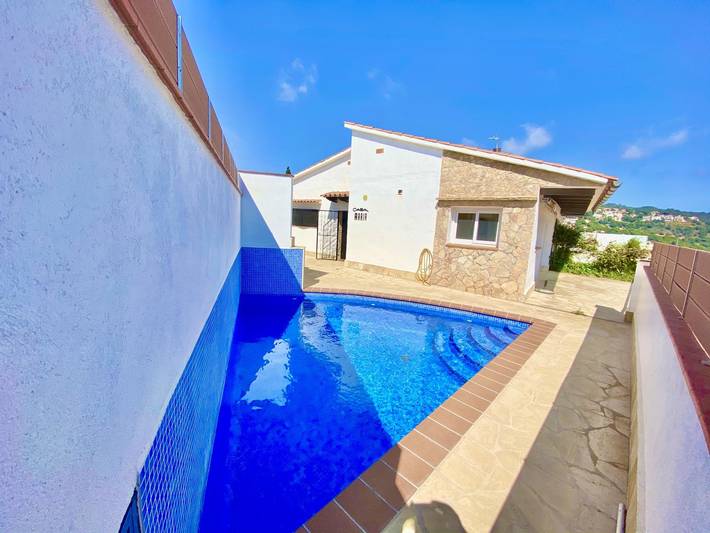 Location de vacances pour 5 personnes, avec balcon/terrasse ainsi que vue sur l’océan et piscine, animaux acceptés à Canyelles - 2