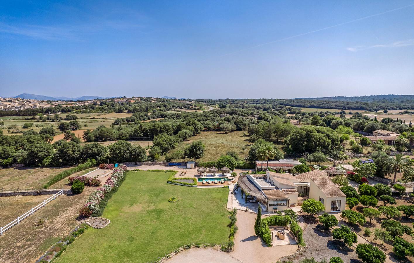 Oasis de détente avec piscine et grill près de Llubí - WiFi & AC in Llubí, Majorque l'intérieur des terres