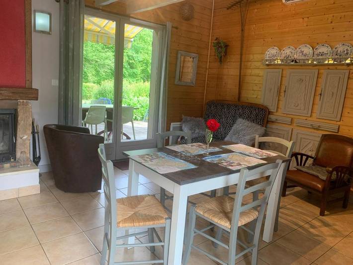 Gîte pour 4 personnes, avec vue et jardin à Nans-sous-Sainte-Anne - 2