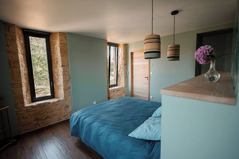 Large, fully renovated tobacco drying shed in Urval, Périgord Pourpre