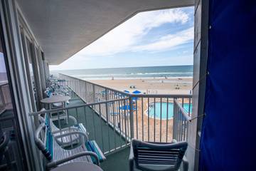 Vacation Rental for 6 Guests in Daytona Beach Shores, Florida, Picture 2