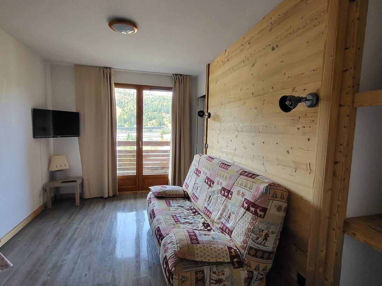 Ganze Wohnung, Residenz Hameau du Puy, gemütliche 2-Zimmer-Wohnung für 4 Personen mit Pool, nahe den Pisten in Saint-Étienne-en-Dévoluy, Le Dévoluy