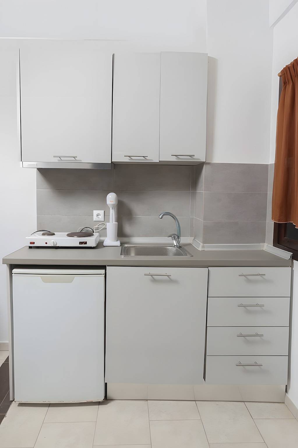 Entire studio, Studio Apartment '3 with Sea View-for 3 Guests' with Sea View, Wi-Fi and Air Conditioning in Pefkochori, Cassandra