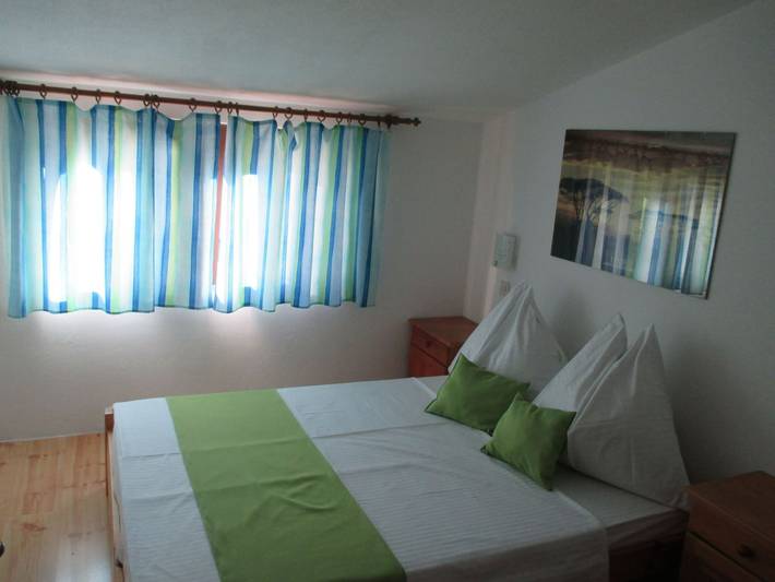 Ferienhaus für 2 Personen, mit Balkon und Terrasse sowie Garten und Pool