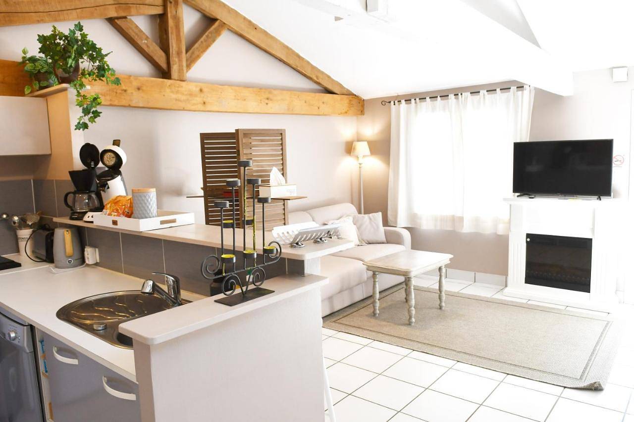 Appartement entier, Gîte avec piscine et jardin Le Cosy - Les Bergeronnettes Bergerac in Bergerac, Périgord Pourpre