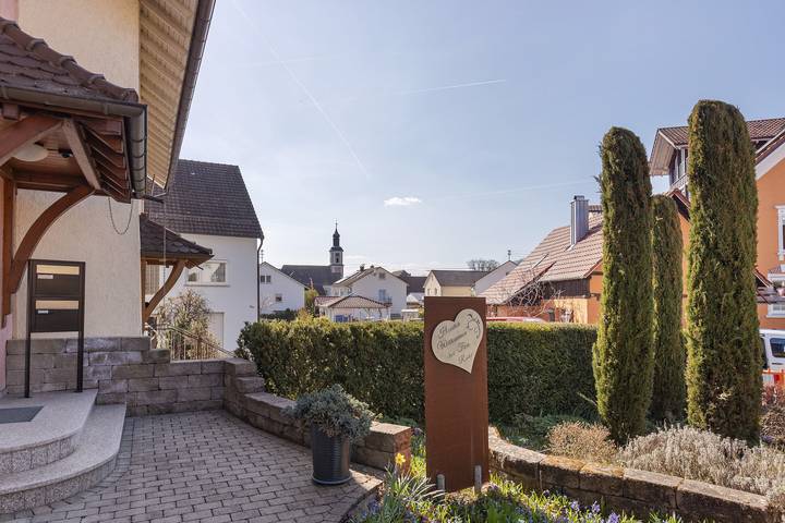 Hel lejlighed, Apartment 'Im Hegau' with Private Terrace and Wi-Fi in Hilzingen, Hegau