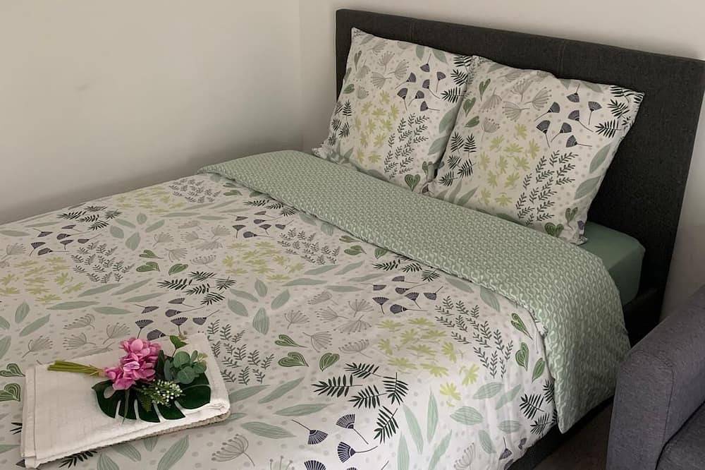 Entire apartment, Garden, studio near Paris Roissy Cdg Airport, Disneyland, Asterix, Exposition in Villepinte, Seine-Saint-Denis