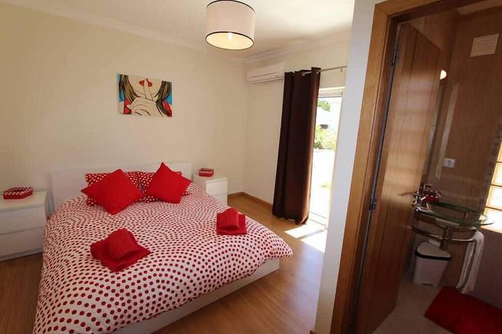 Encantadora casa familiar en un terreno de 500 m2 con piscina in Vilamoura, Quarteira