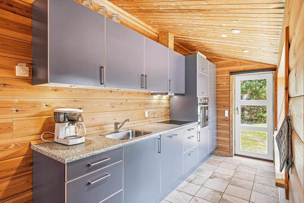 Charming log cabin in Houstrup with shelter in beautiful grounds in Houstrup, Varde en omgeving