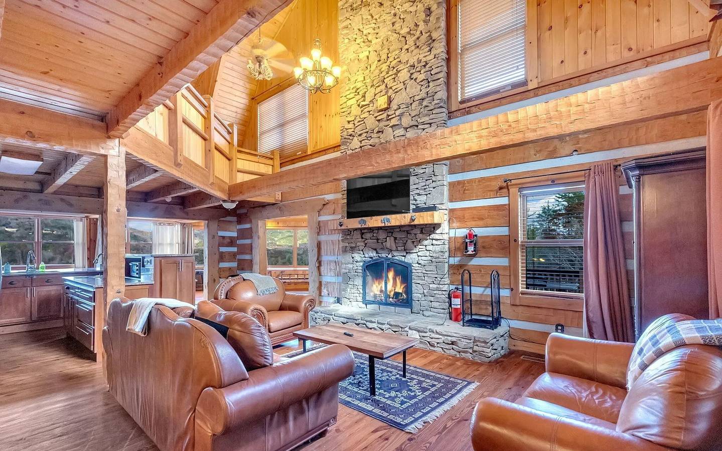 Avoid The Traffic Jams! 7acres, 360 views, 7b/4.5b in Sevier County