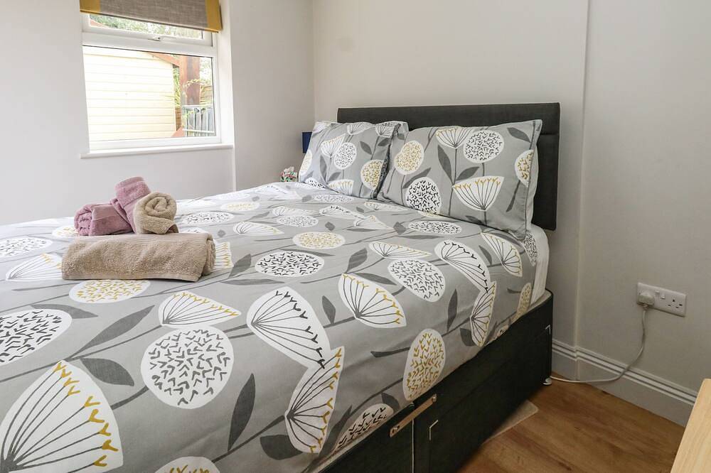 Little Timbers, pet friendly, with a garden in Ringwood in Ringwood, Hampshire