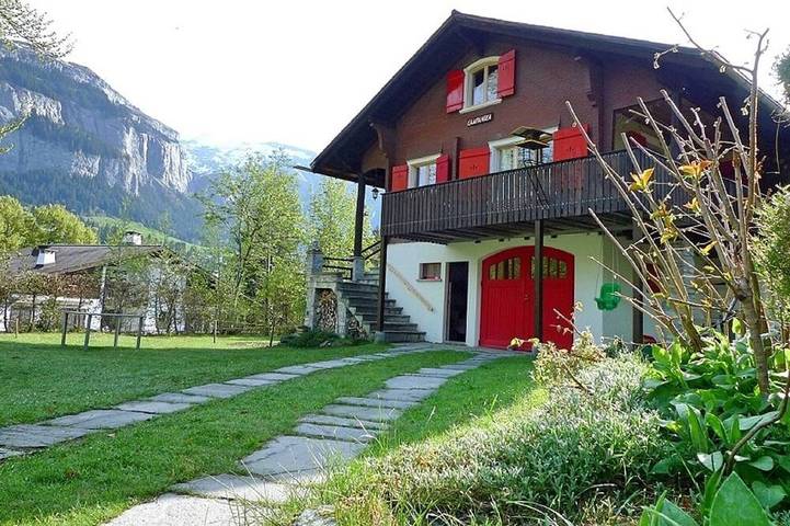 Chalet für 7 Personen, mit Balkon und Garten in Flims