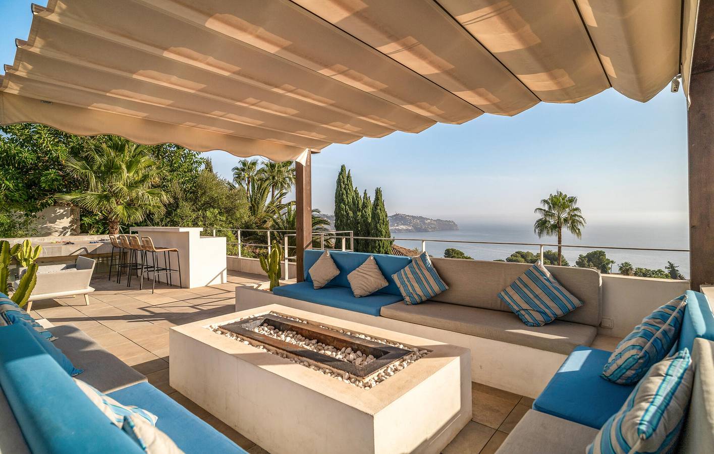 Luxus-Wohnung mit Pool, Terrasse & AC - Nähe Playa Cantarriján (Nudista) in La Herradura, Almuñecar
