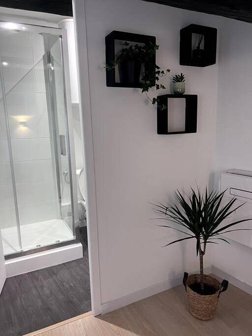 Appartement entier, One-Bedroom Apartment in Valréas, Enclave de Valreas