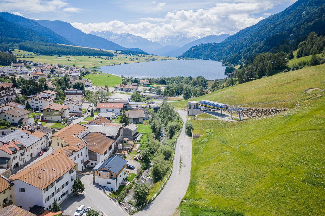 Moderne Ferienwohnung Chalet Ortles mit Bergblick und Wlan in St. Valentin auf der Haide, Graun