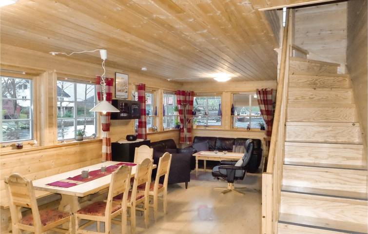 Ferienhaus für 7 Personen mit Terrasse in Åkra, Kvinnherad