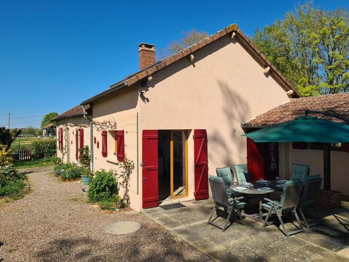 Location de vacances pour 6 personnes, avec vue et jardin à Mont-et-Marré