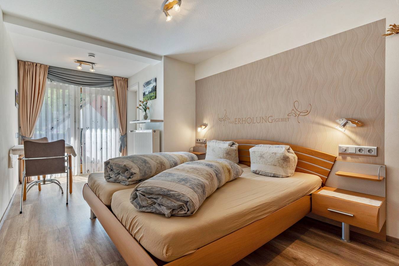 Gästehaus Gerda: Doppelzimmer 3 mit Bergblick, privatem Balkon und Wi-Fi in Bad Peterstal-Griesbach, Mittlerer Schwarzwald