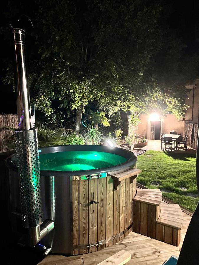 Location de vacances pour 6 personnes, avec jardin et jacuzzi à Ceyzérieu - 2