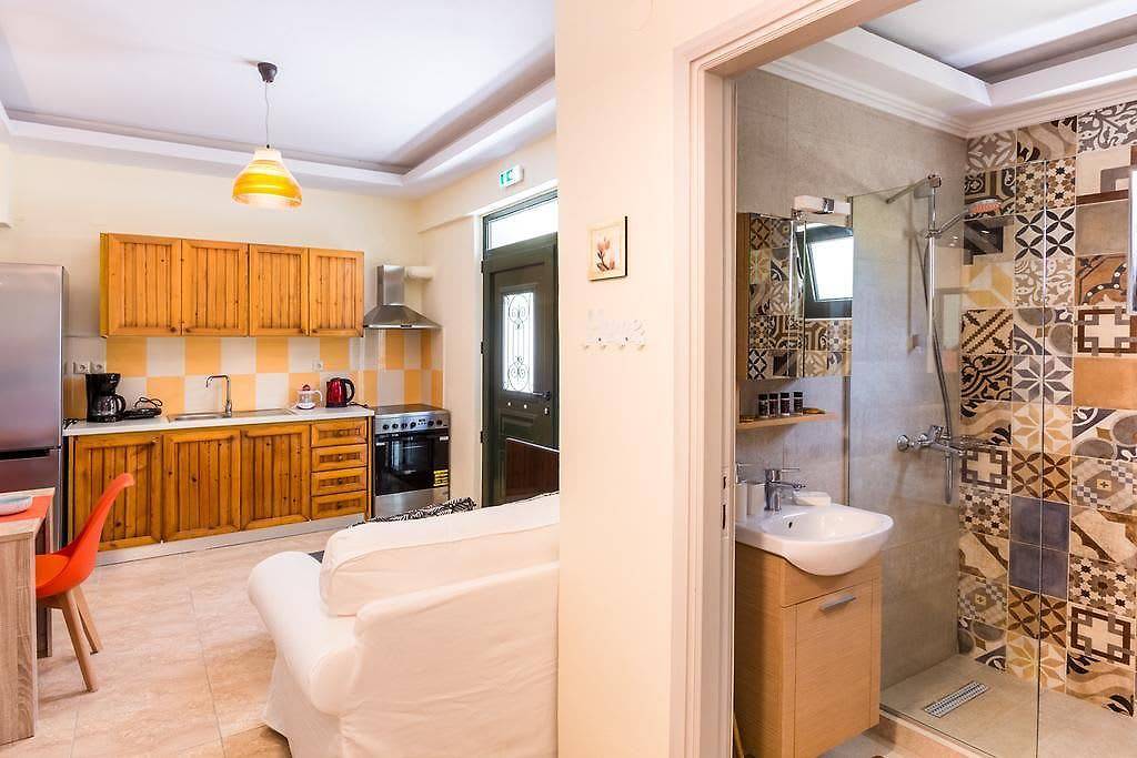 Entire apartment, Asteri Orange Suite - Rethymno's Sunny Sanctuary in Asteri, Rethymno region