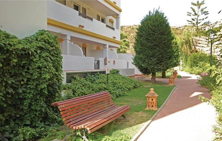 Entire holiday apartment, Sea-View Apartment with Parking, AC, Pool and Terrace in La Cala de Mijas, Mijas