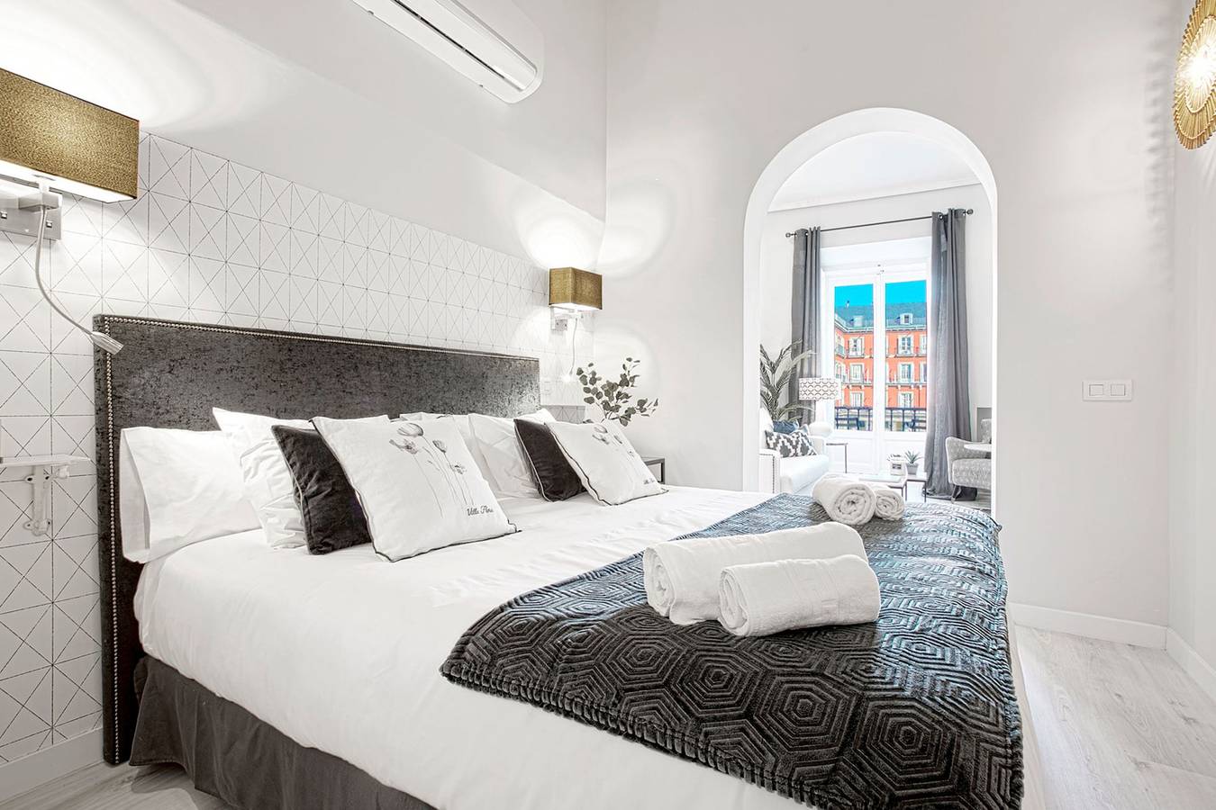 Entire apartment, Apartment 1Bd with balcony in Plaza Mayor square. Plaza Mayor I in Centro (Madrid), Madrid
